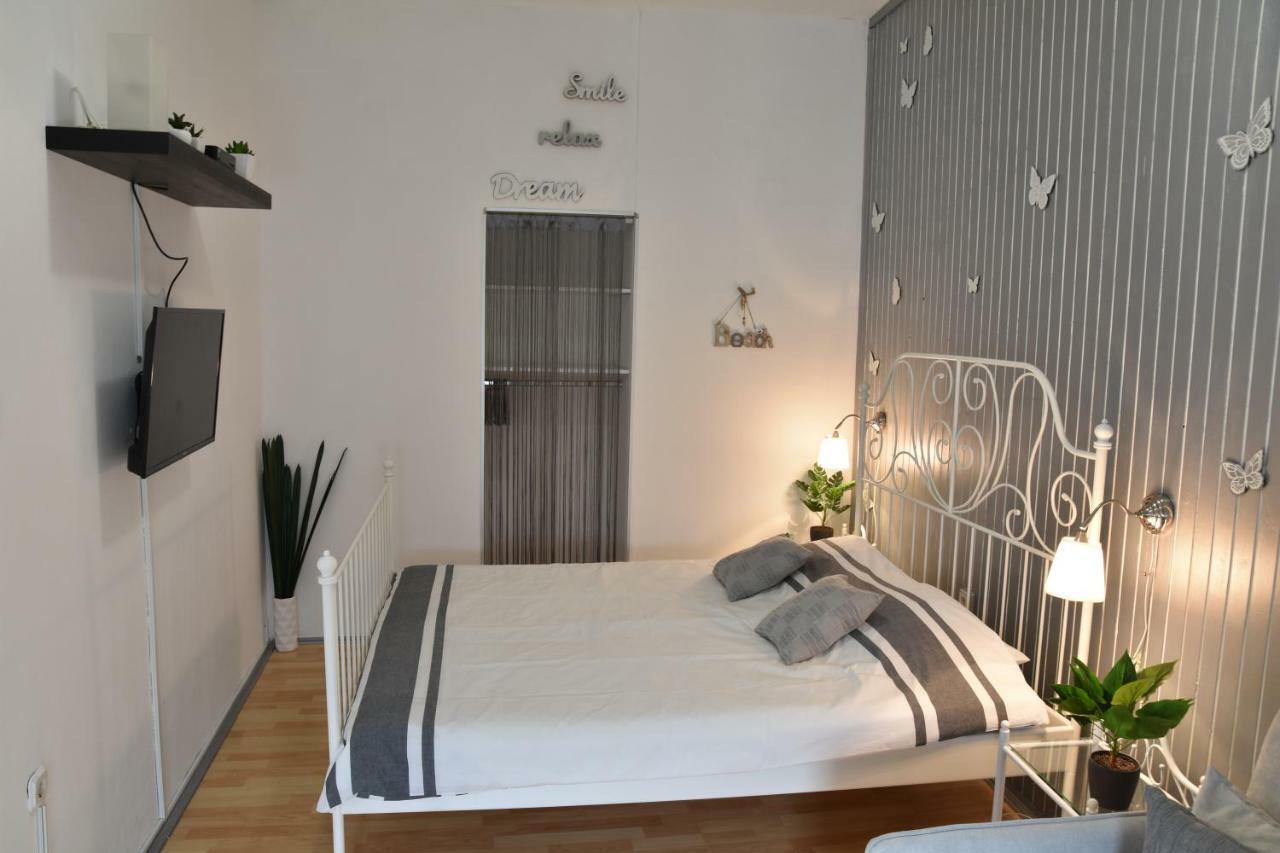 Studio Apartment Lumen Pula Exteriör bild